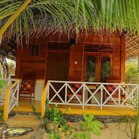 Gems Garden Guest House Tangalle Esterno foto