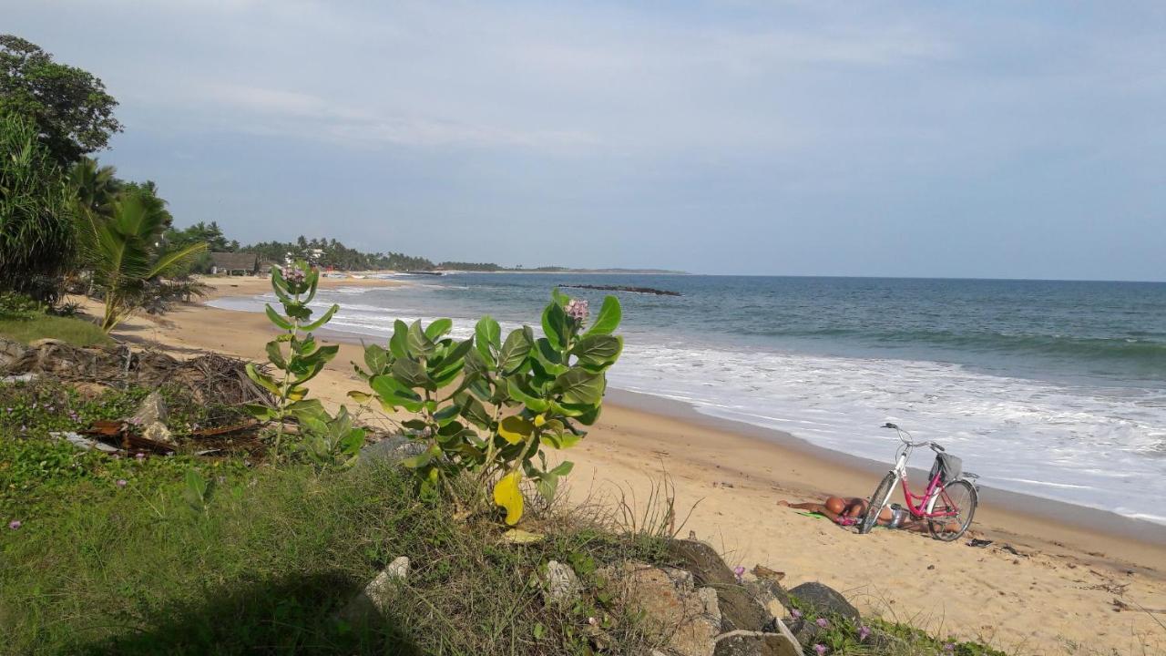 Gems Garden Guest House Tangalle Esterno foto