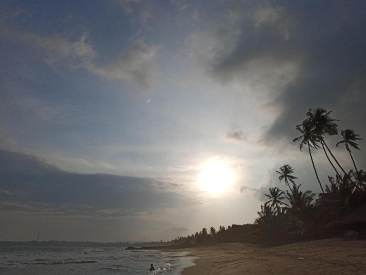 Gems Garden Guest House Tangalle Esterno foto