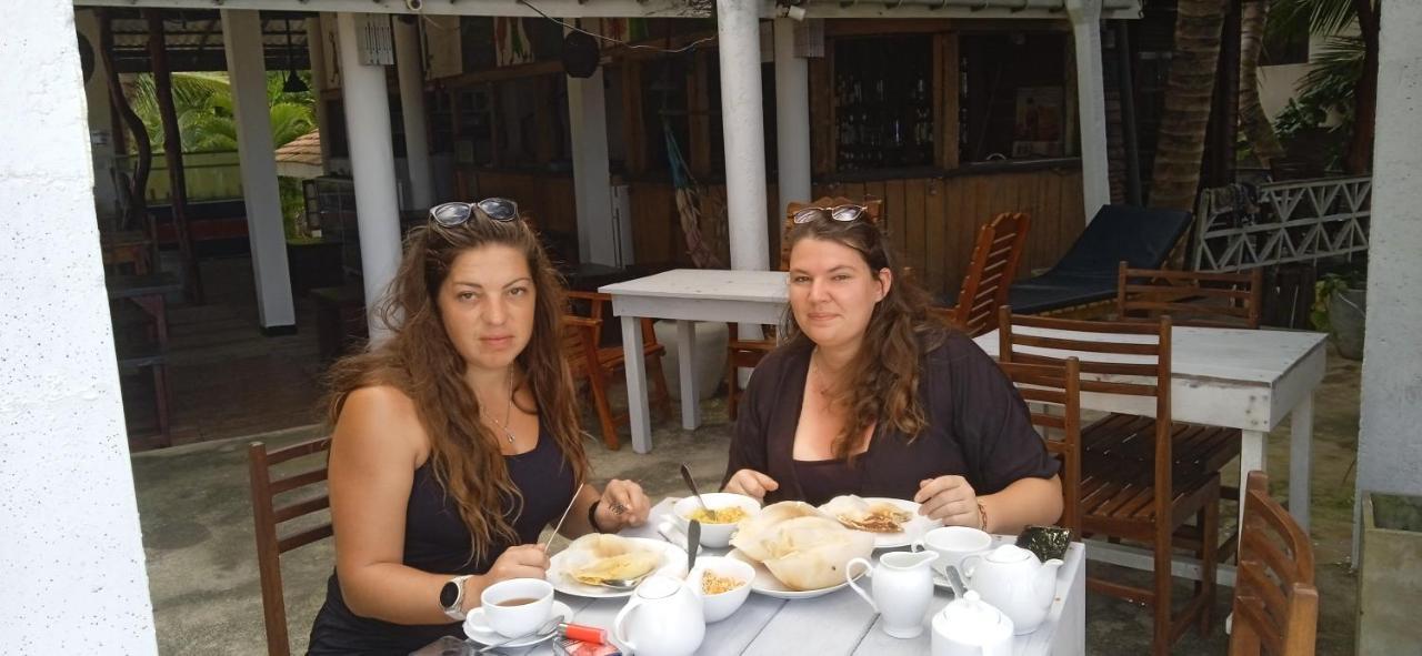 Gems Garden Guest House Tangalle Esterno foto
