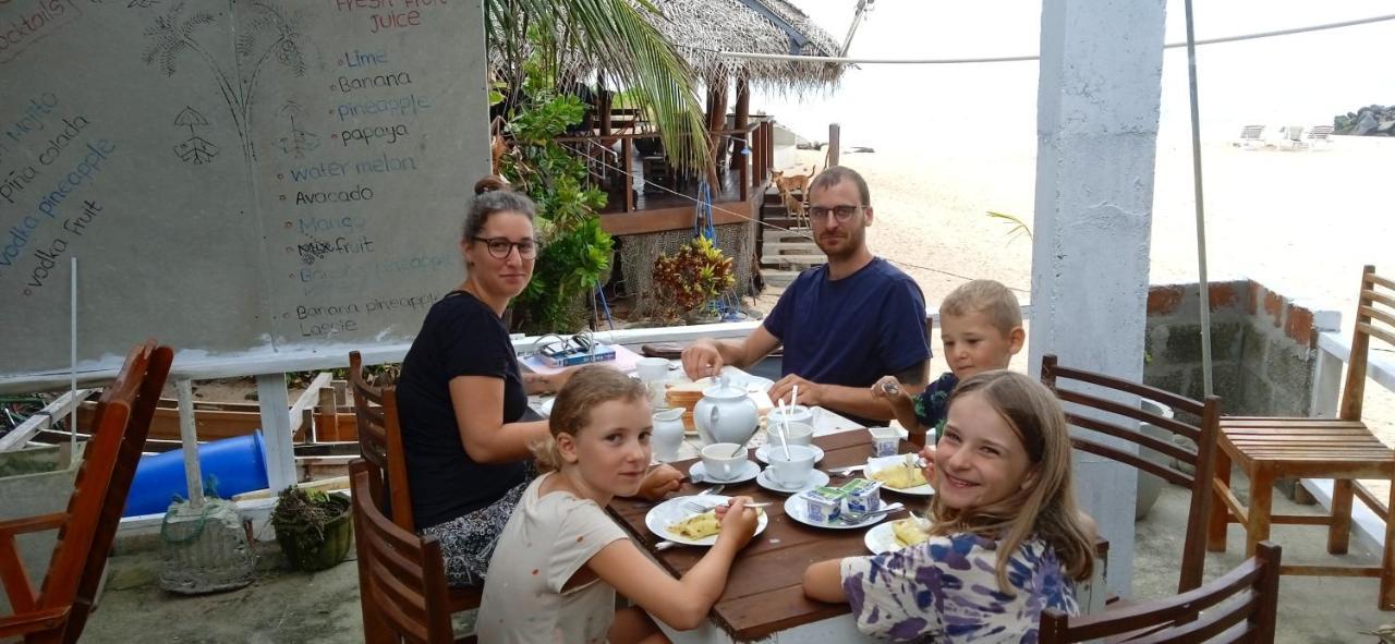 Gems Garden Guest House Tangalle Esterno foto