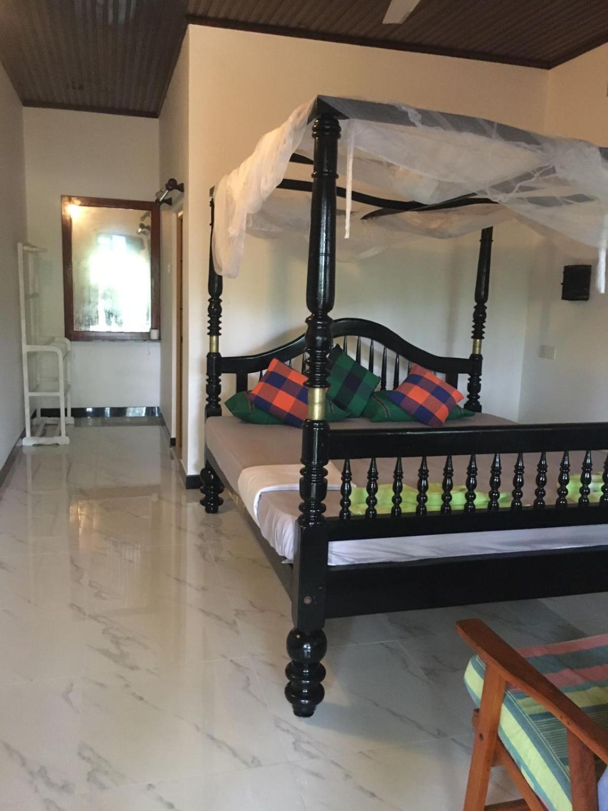 Gems Garden Guest House Tangalle Esterno foto