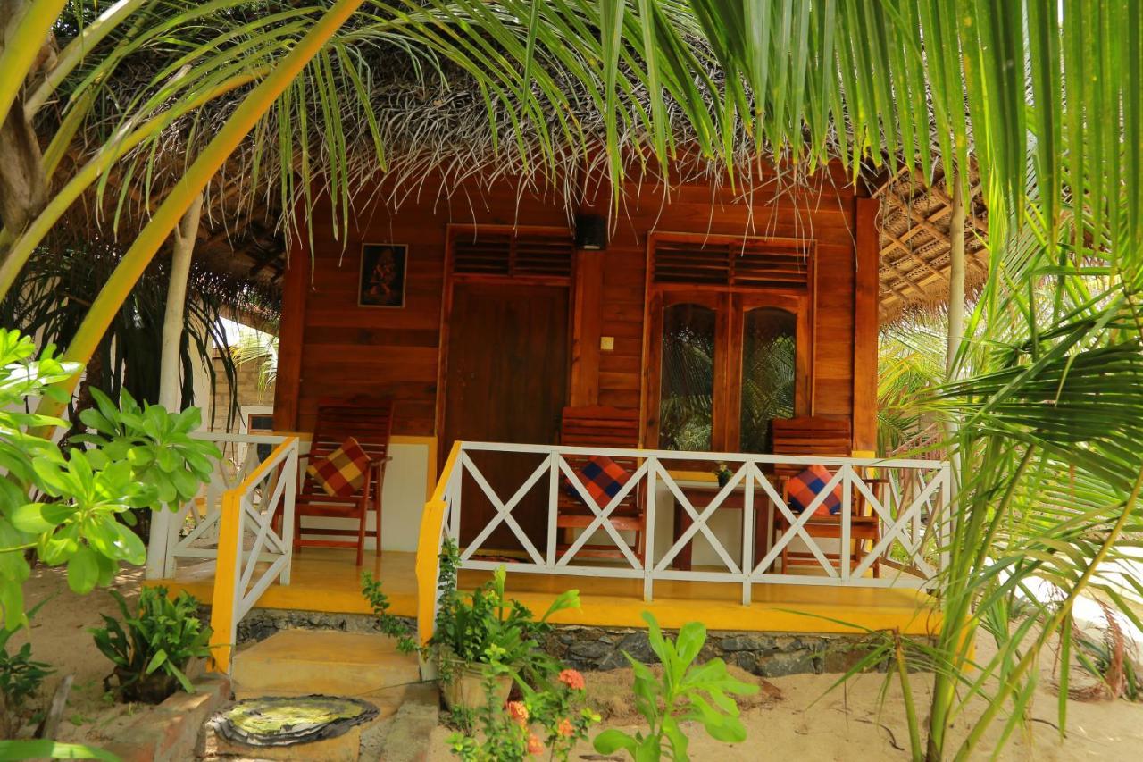 Gems Garden Guest House Tangalle Esterno foto